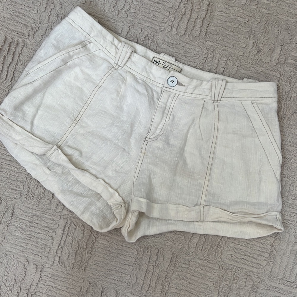 Free people 100% linen shorts Size 8 Free People Linen Cuffed Ivory Cream Shorts